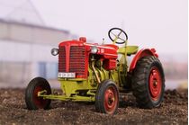 Maquette végicule agricole Tracteur Zetor 25 1/48 - CMK 08062