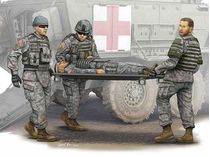 Figurines militaires : équipe médicale avec civière - Armée US - 1:35 - Trumpeter 00430