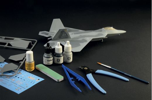 Maquette avion militaire : Model set F-22 Raptor 1/72 - Italeri 72011