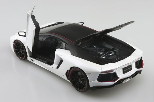 Maquette automobile : Lamborghini Aventador Pirelli ed. 2014 1/24 - Aoshima 06121