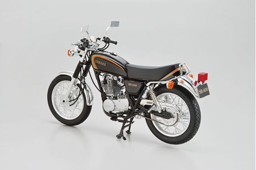 Maquette moto : Yamaha 1JR SR400 ''98 au 1/12 - Aoshima 06498 6498