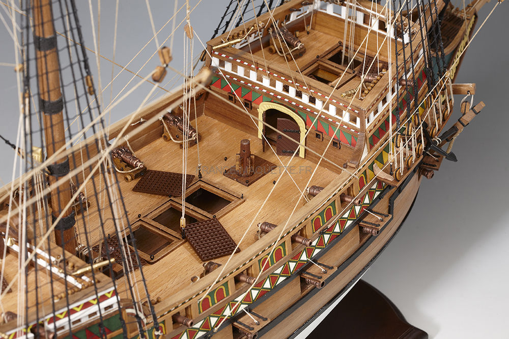 Amati 1300/08 - Maquette Bateau Bois - Galion HMS Revenge 1588